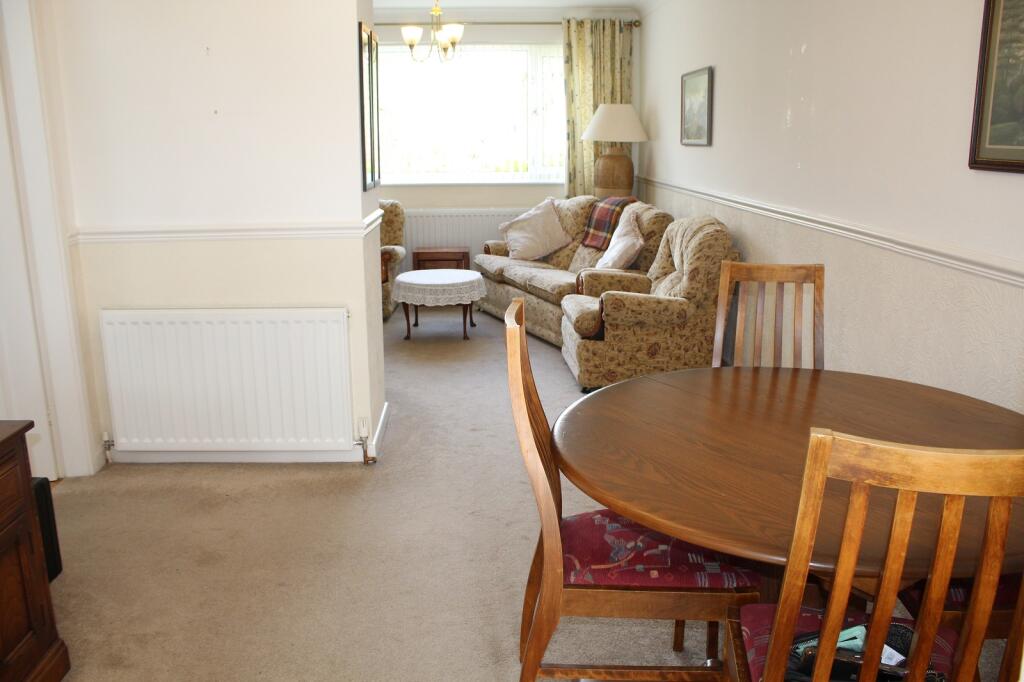 Lounge / Dining Room Picture 2