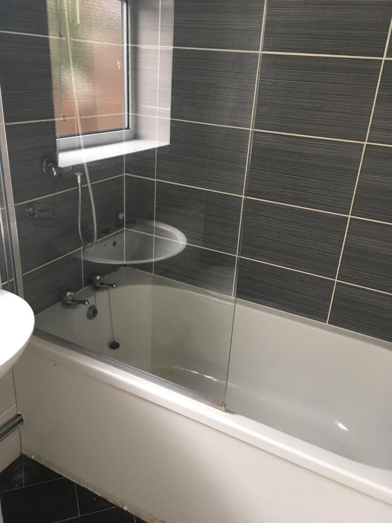 2) 18 Melbourne Street Bathroom 1 21.07.2020.jpg