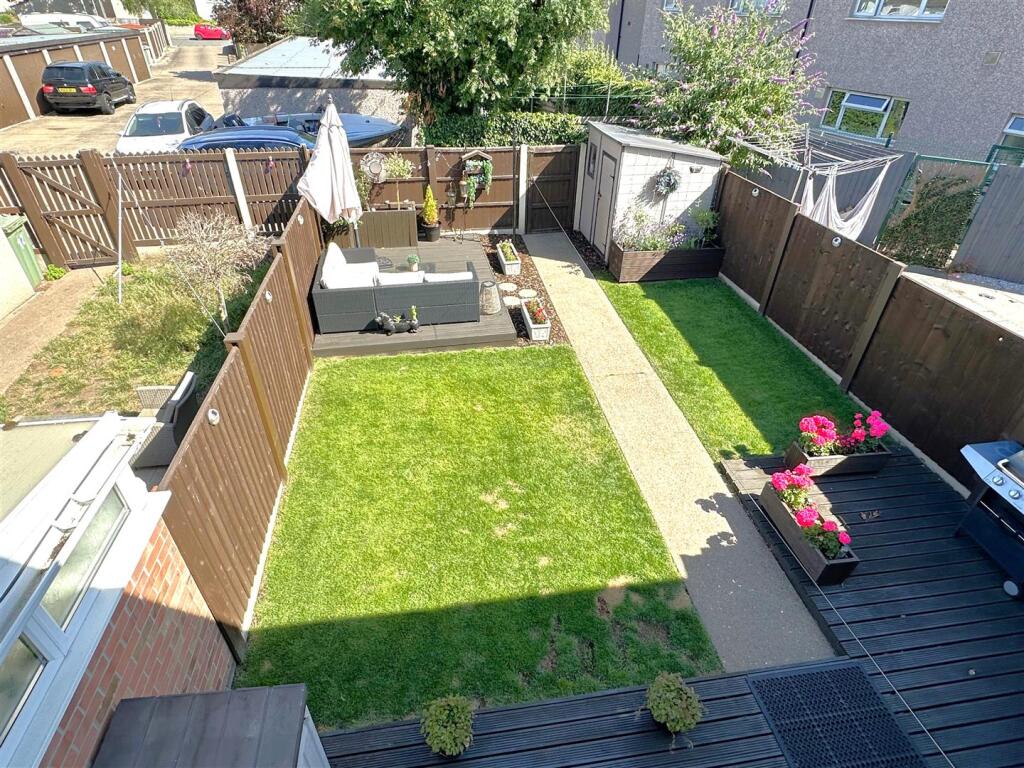 Large Rear Garden 087