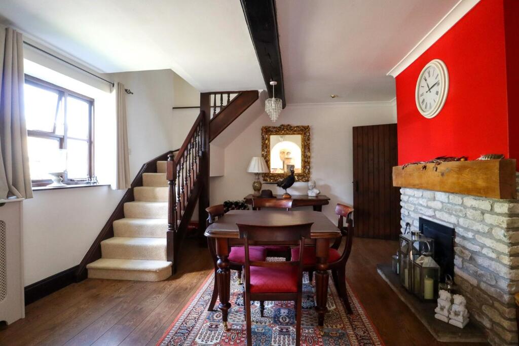 Dining room (4).jpg