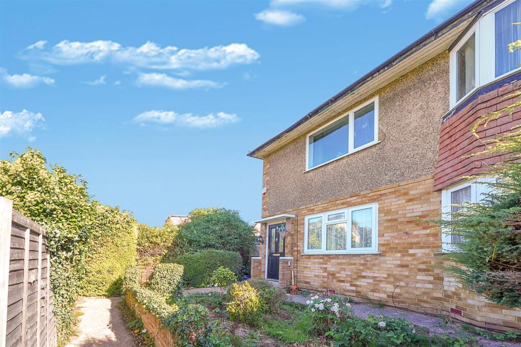 2 Well Close - snUi7L5tquZKt4AFmwbf.jpg