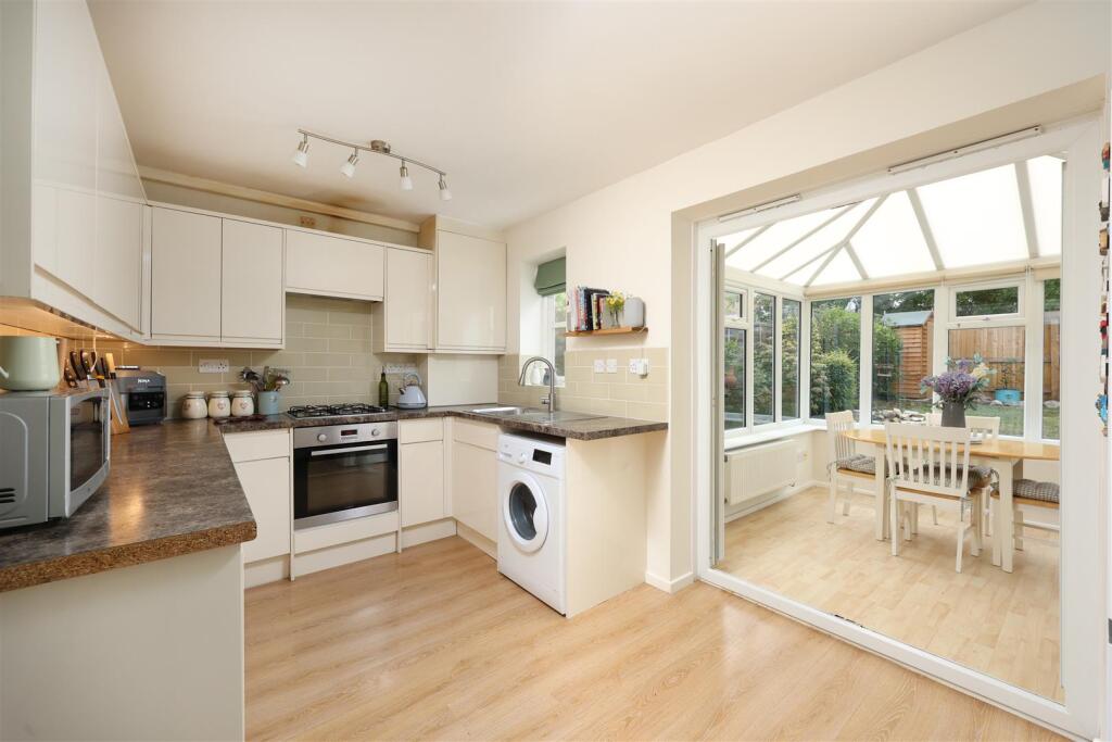 36 Roberston Drive 17.JPG