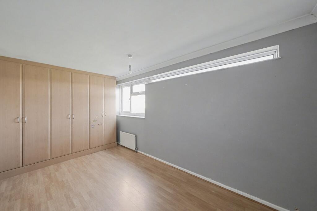 320 Spackmans Way, Slough, SL1 2SD