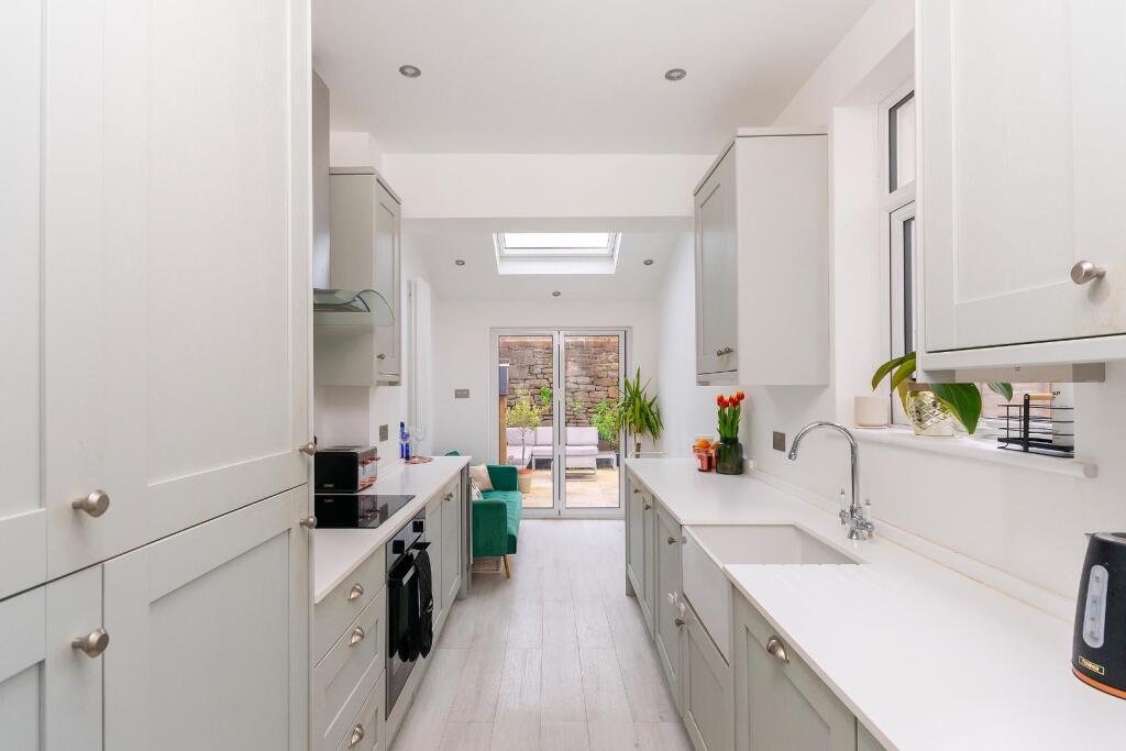 1G5SBR - Kitchen D.jpg