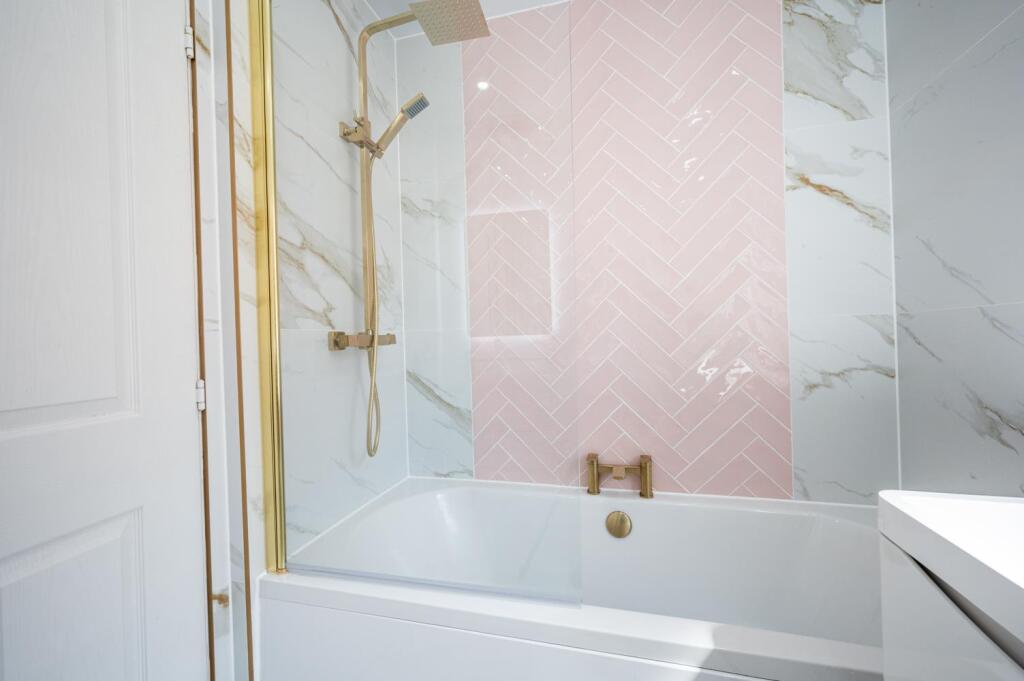 Bathroom (1).jpg