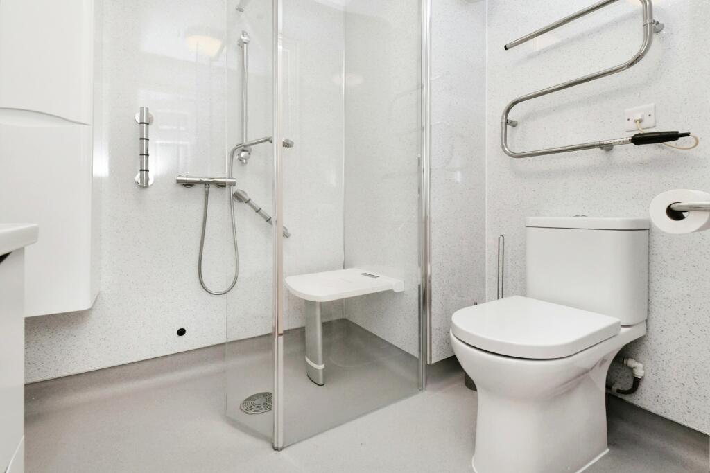 SHOWER ROOM