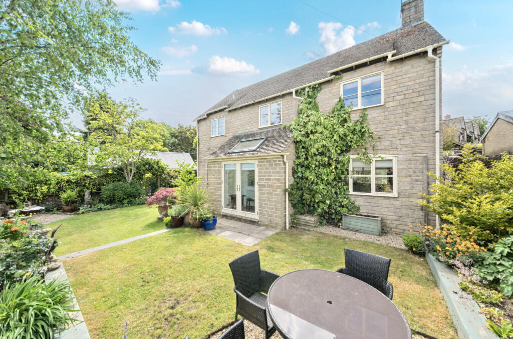 1297476-12-682f3d...