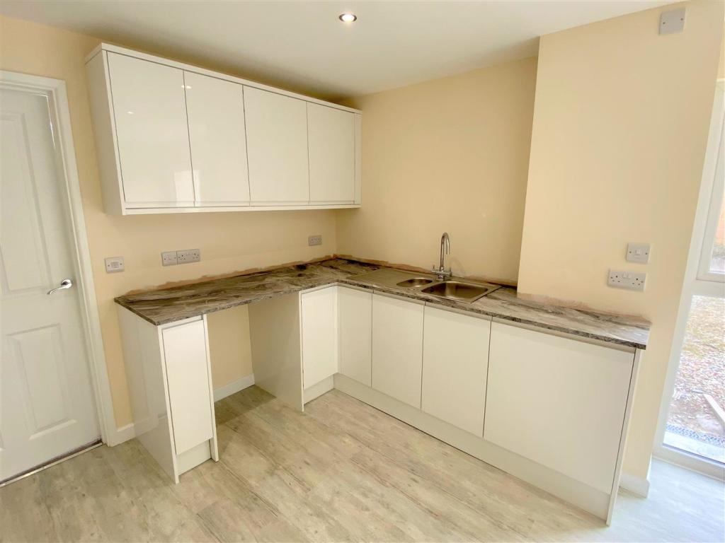 2, 8 Mayfield Road Kitchen