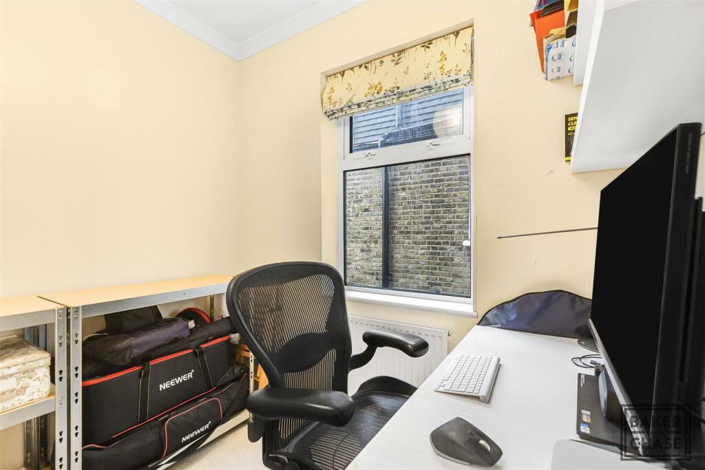 Bedroom 5 / Study