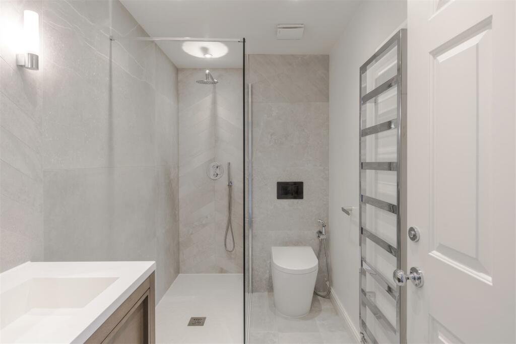 shower Room-1.jpg