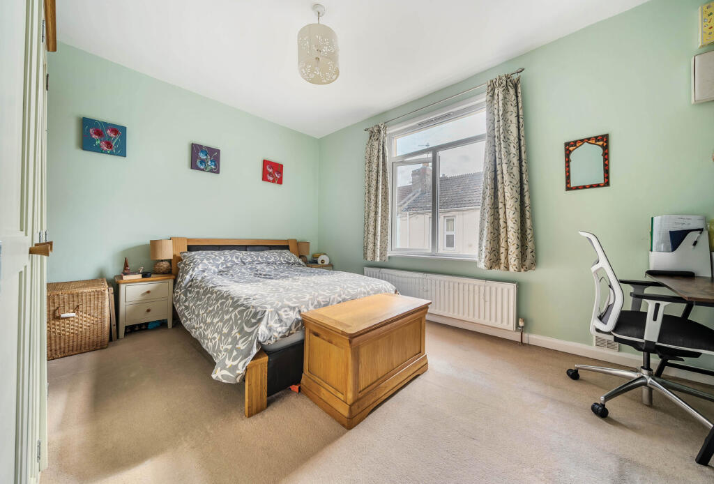 1301894-15-684092...