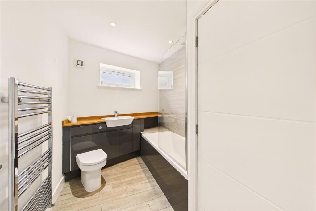 The Wave Lower Floor Bathroom