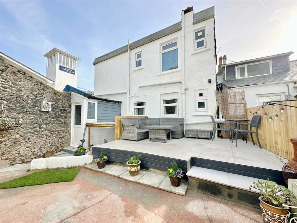 Melville Rear Courtyard &amp; Deck.JPG