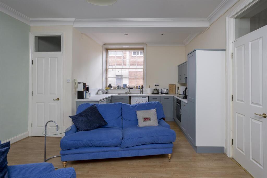 No_8_Trinity_Court__4.jpg