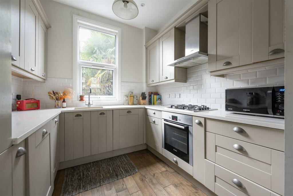 Cavendish Drive E11