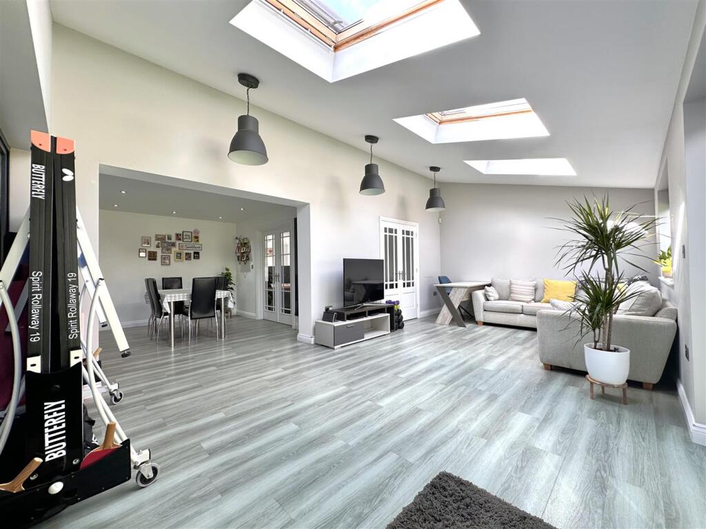 OPEN-PLAN Living Space 249