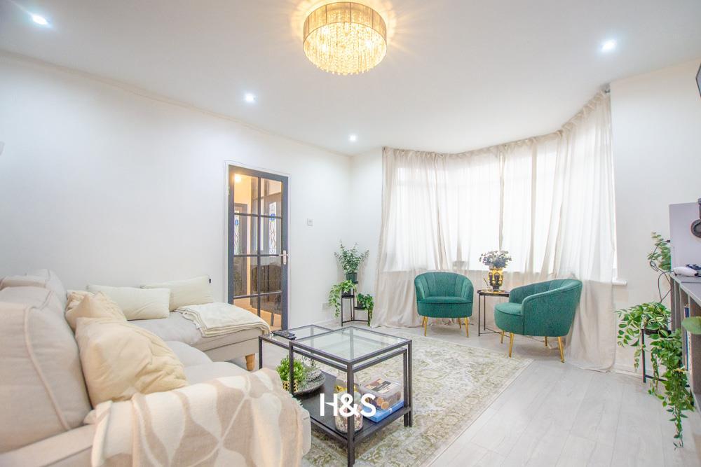 85 Scott Road - lounge.jpg