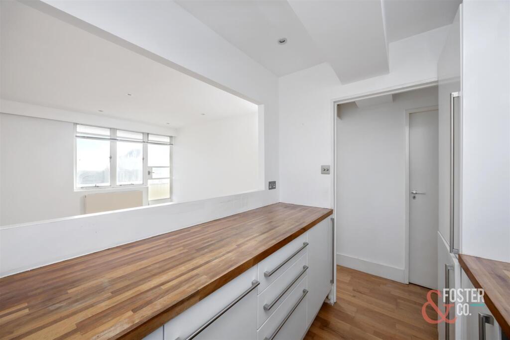 Embassy Court, Flat 77-016.jpg