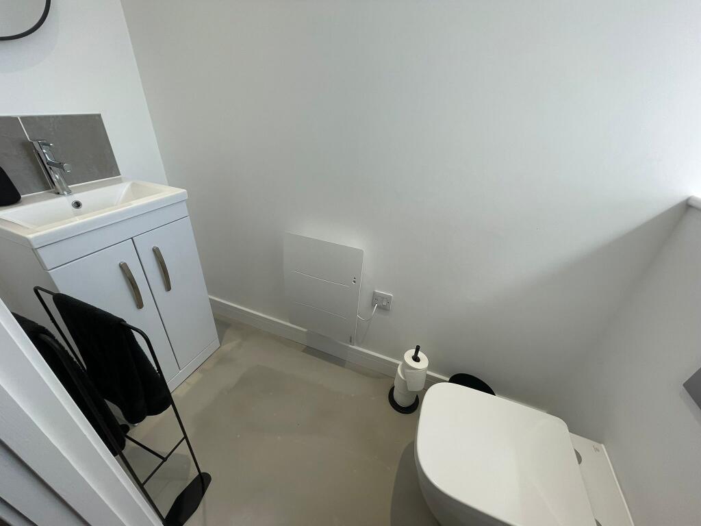 Cloakroom/wc
