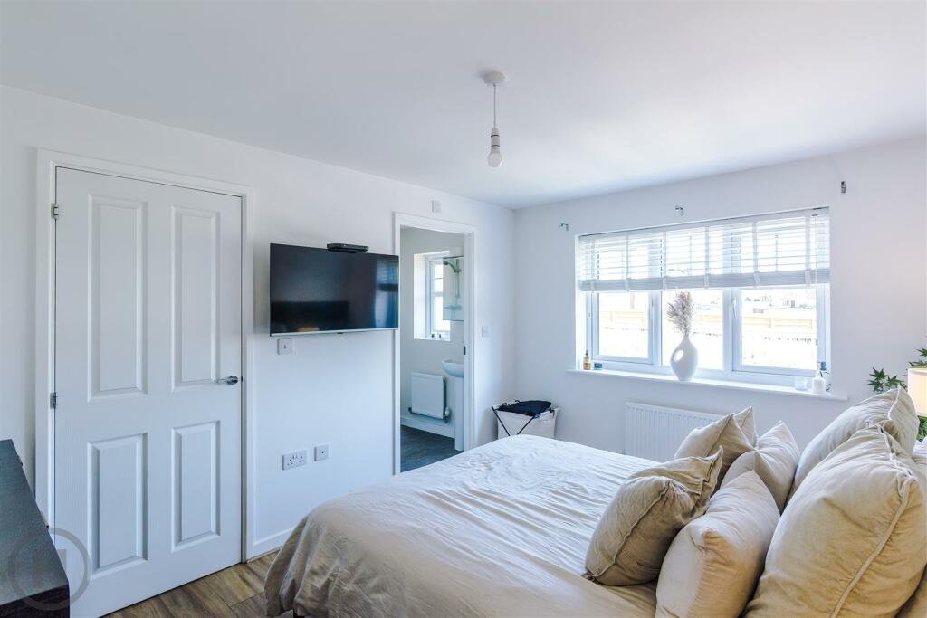 Bedroom One (3).jpg
