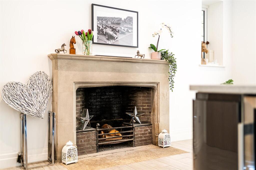 HOYLAND DOWN (9).jpg