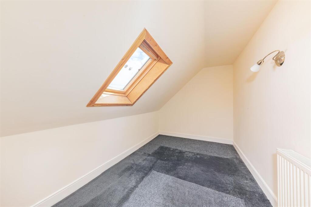 11 West Park Road Dundee-16.JPG