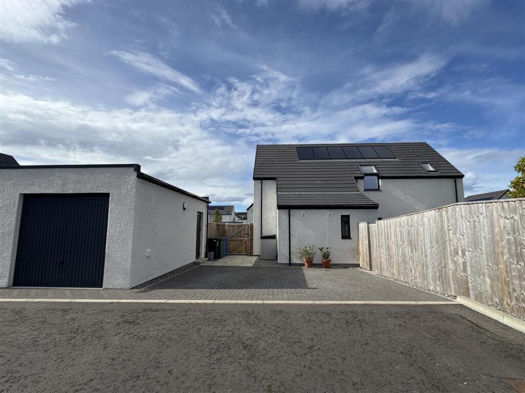 PARKING AND GARAGE.JPG