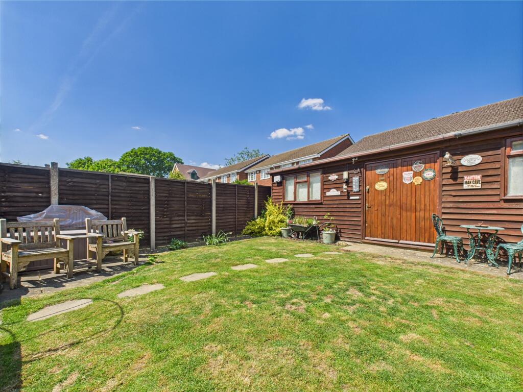 CAM02136G0-PR0396-STILL005