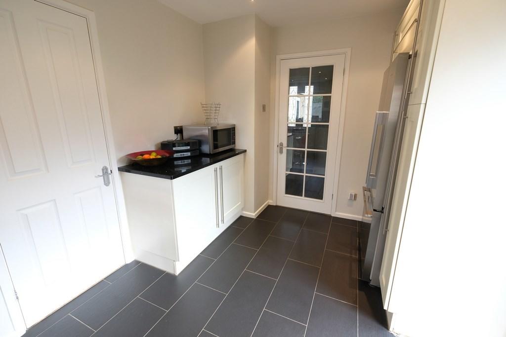 KITCHEN/BREAKFAST