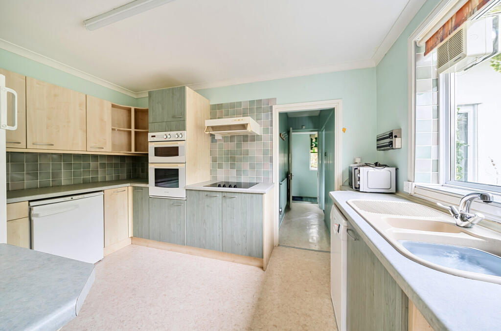 1359301-6-68ee1ff...