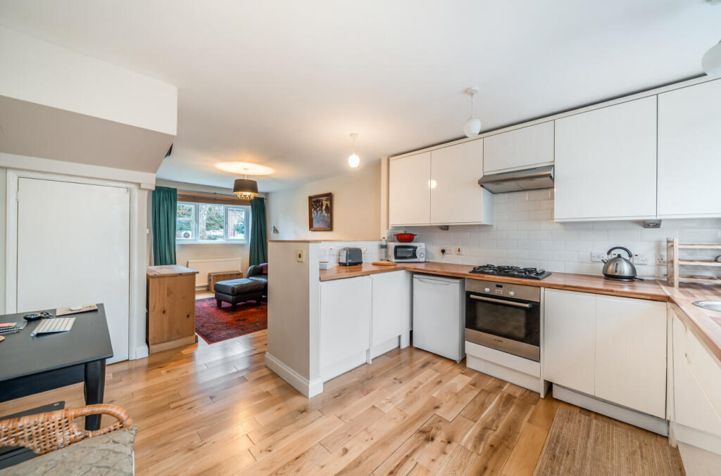 1393700-15-694298...