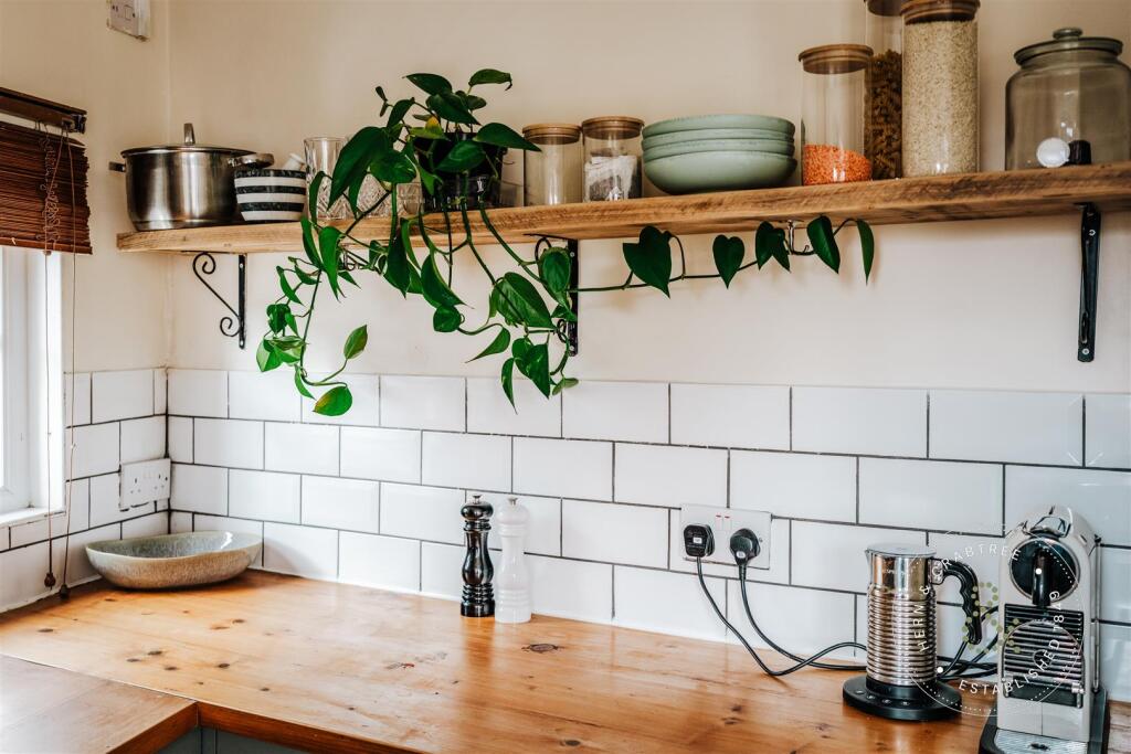 Kelvin Road, Roath, Hern Crabtree (27).jpg