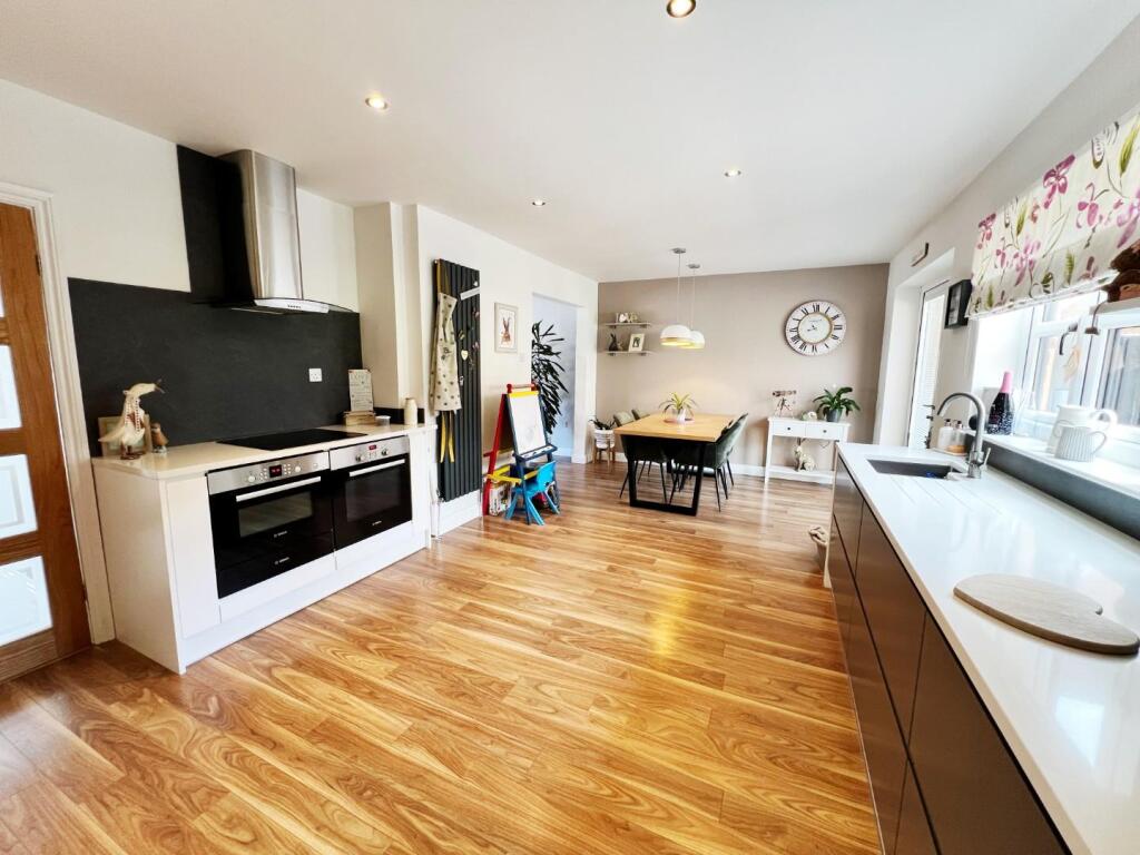 Kitchen / Dining room.