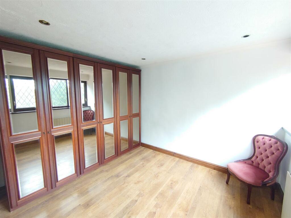 Bedroom 1b