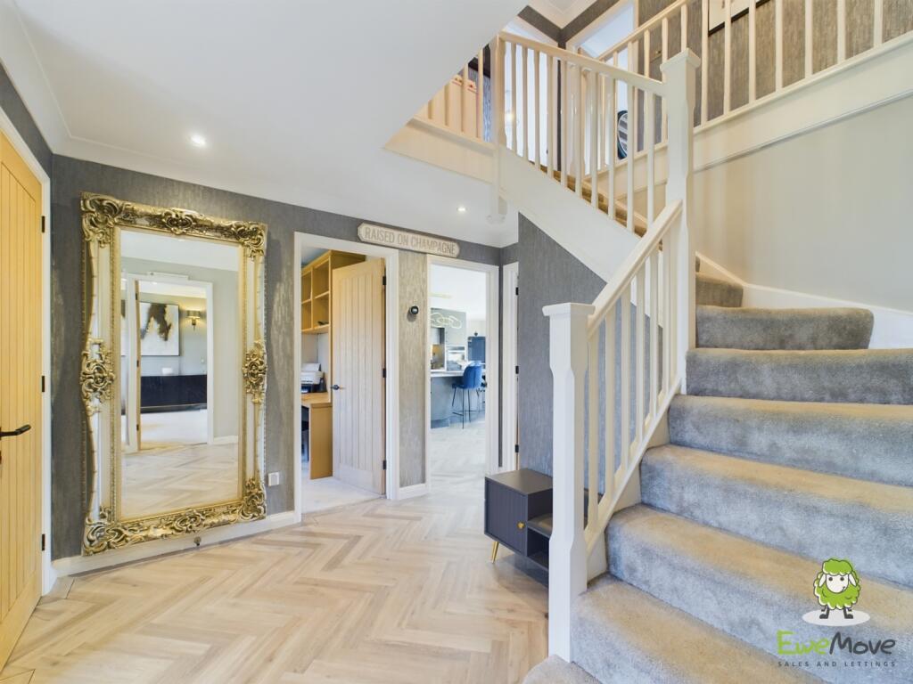 CAM03778G0-PR0171-STILL003