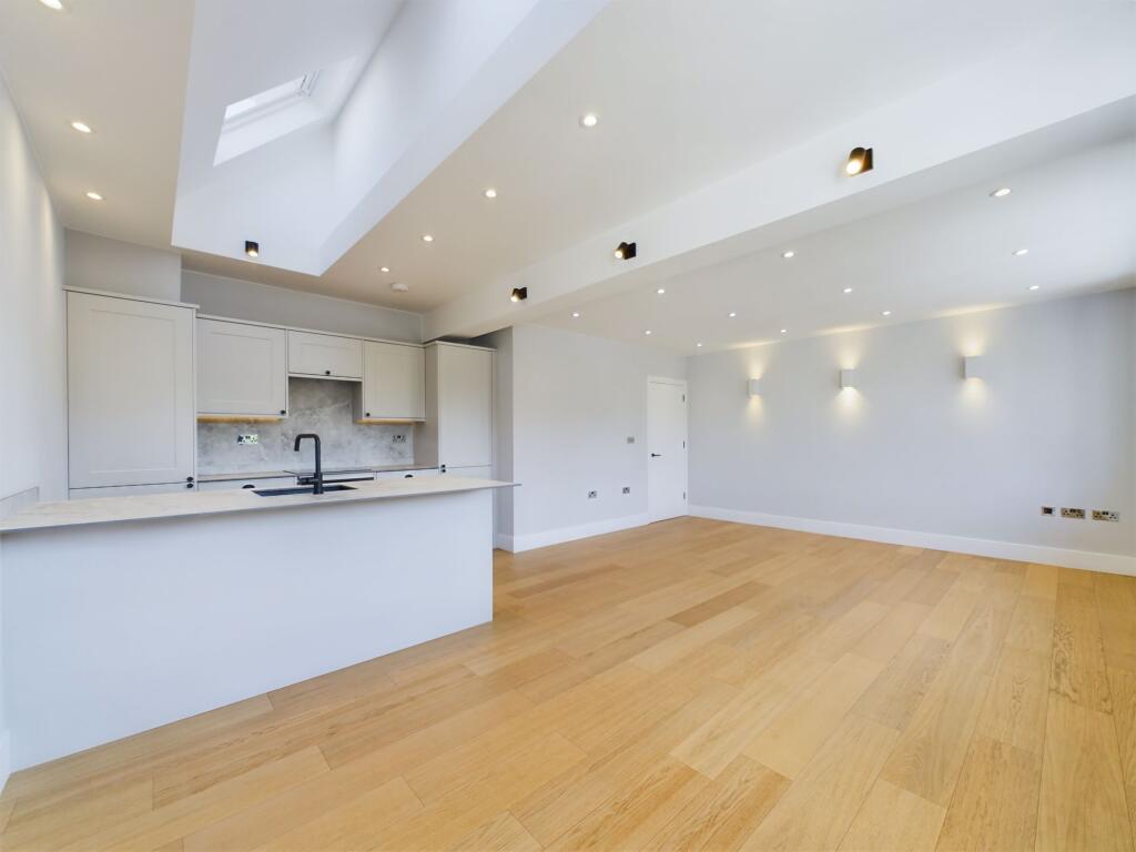 OPEN PLAN KITCHEN