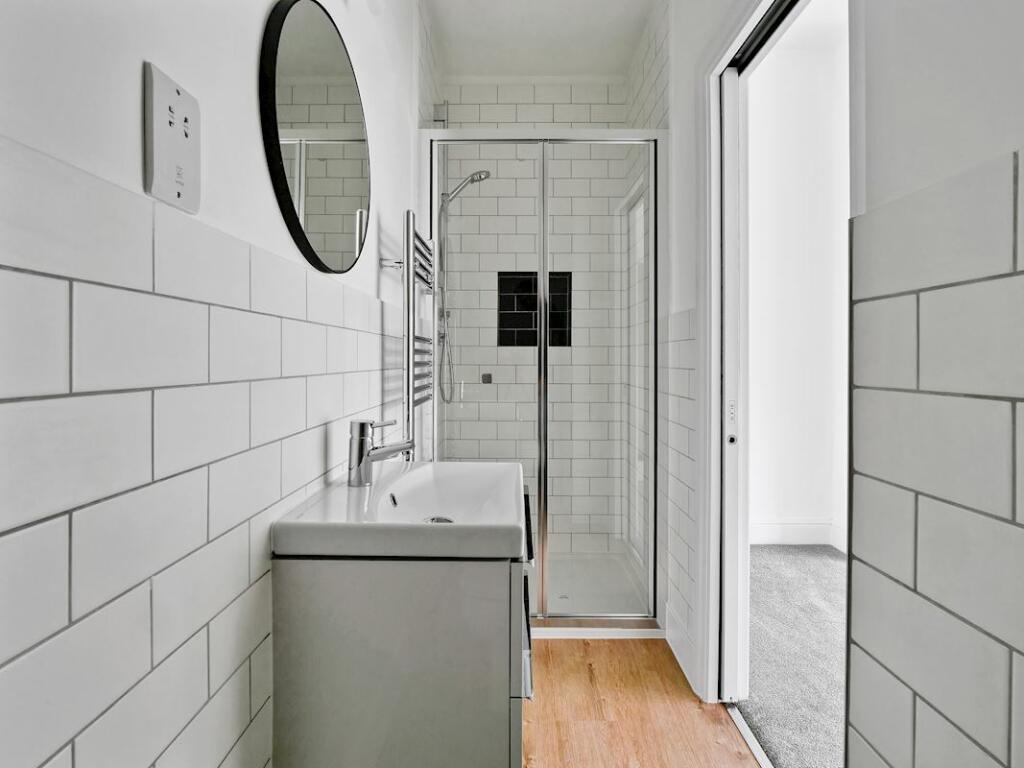 5.ensuite.jpg