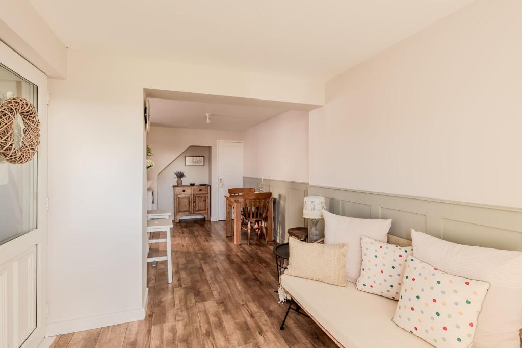 Open-Plan Kitchen / Dining Room &amp; Lounge Area