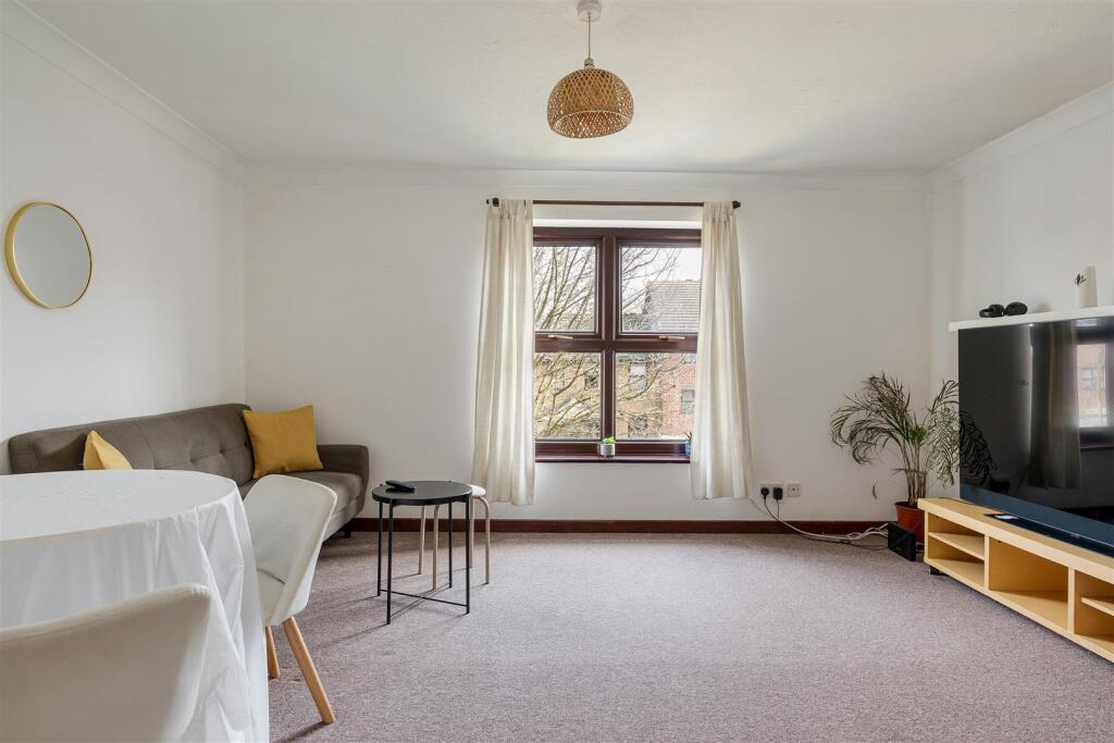 Verbena Close, E16