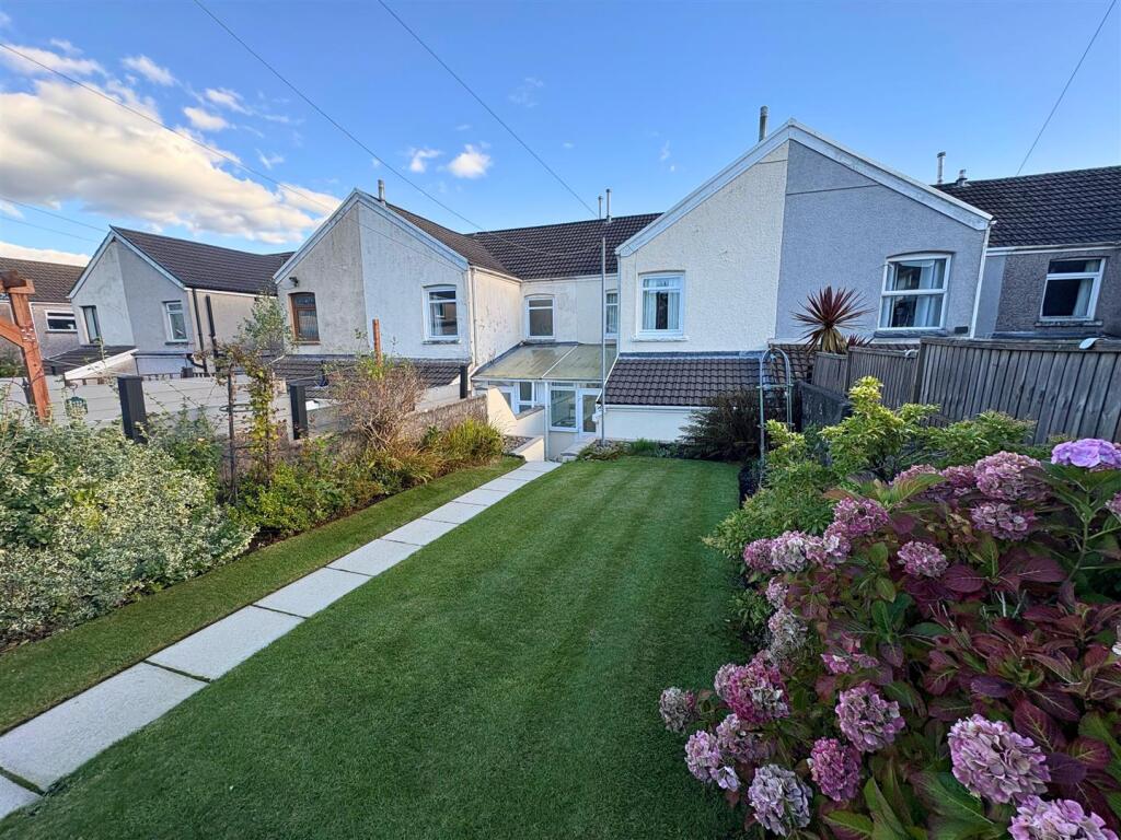 Rear Garden f (edit).jpg