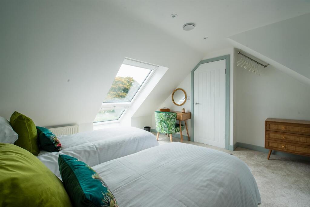 Bedroom 5.jpg