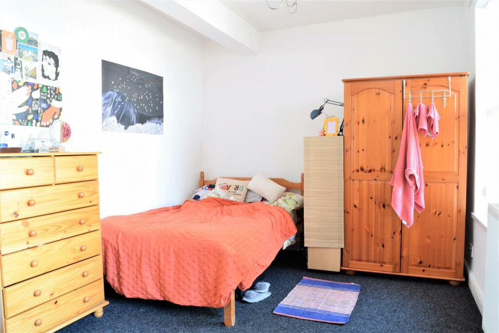 Bed 1.JPG