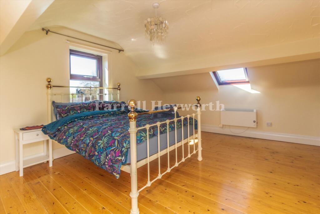 Bedroom 1 image 2