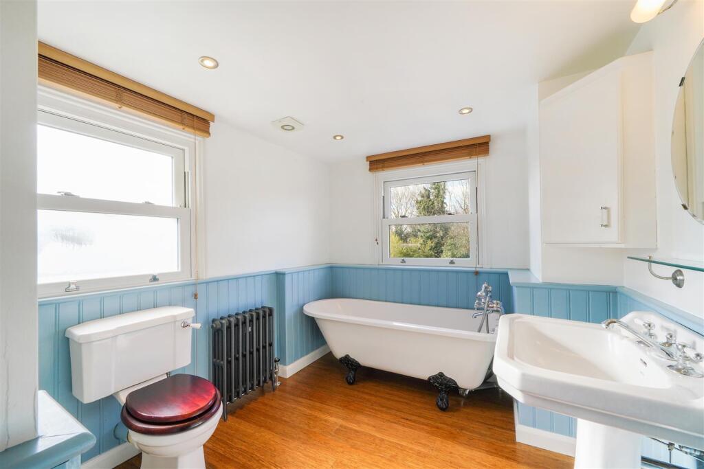 Whitehall Park Road - ioyZWPSwgI4LsGY7zYjU.jpg