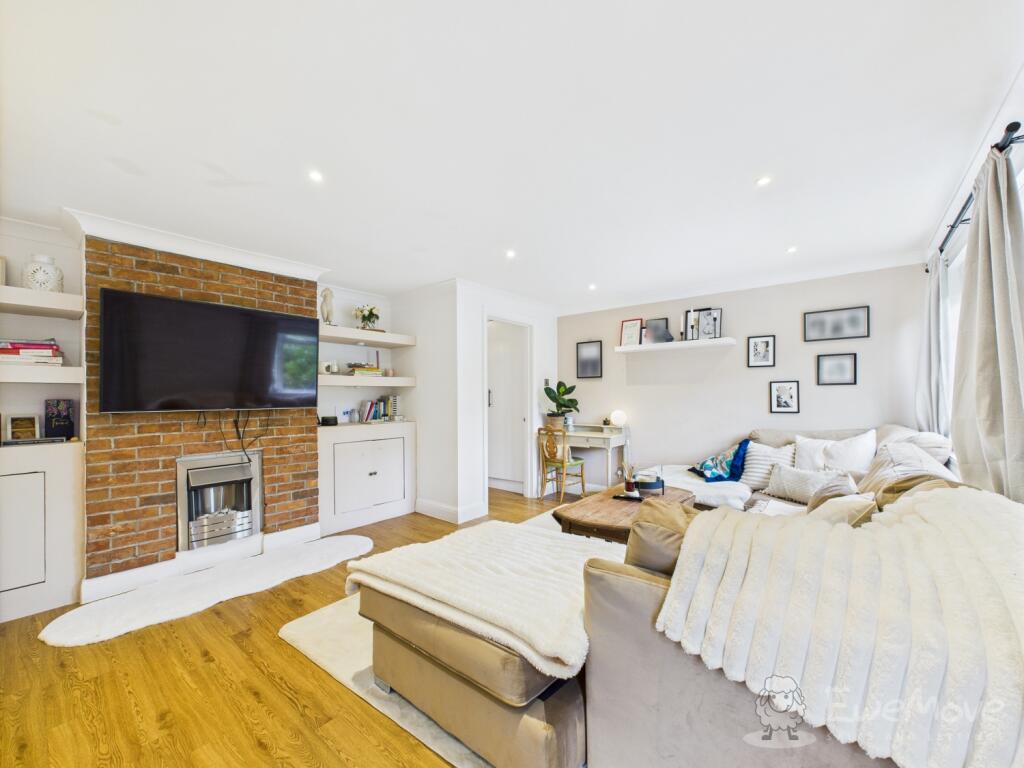 CAM03624G0-PR0153-STILL004