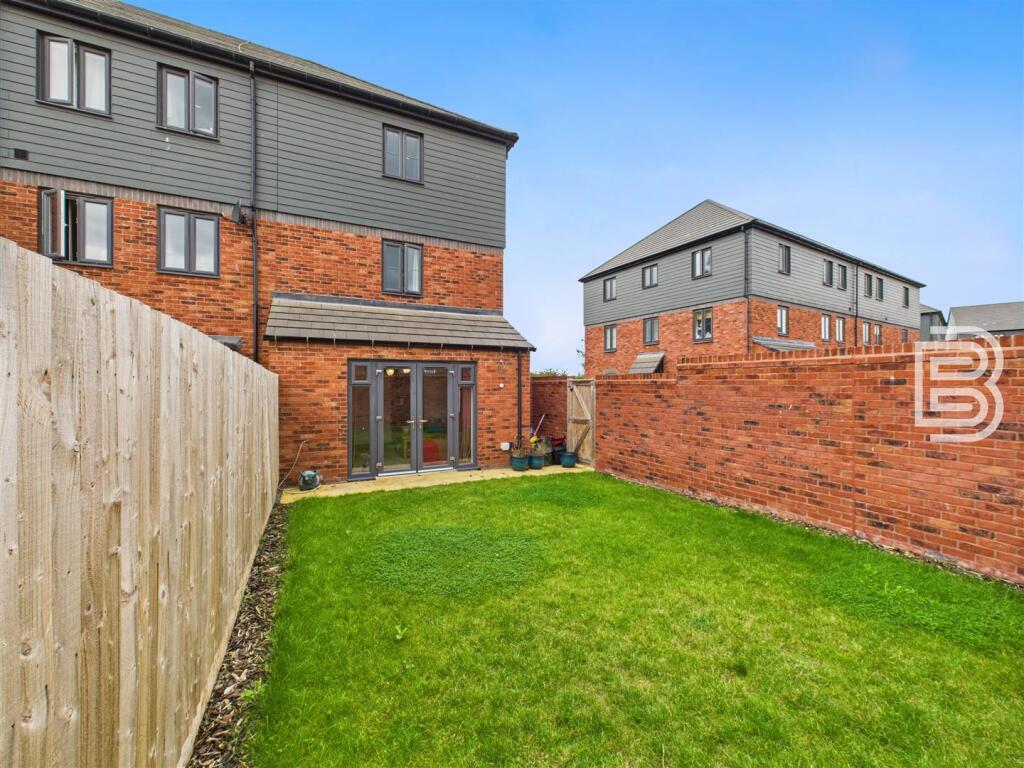 Rear Garden (1).jpg