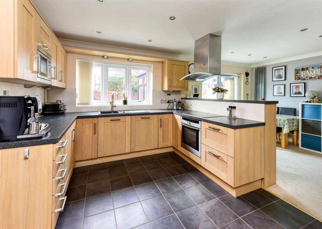 35 Penleigh Gardens-kitchen RevA.jpg