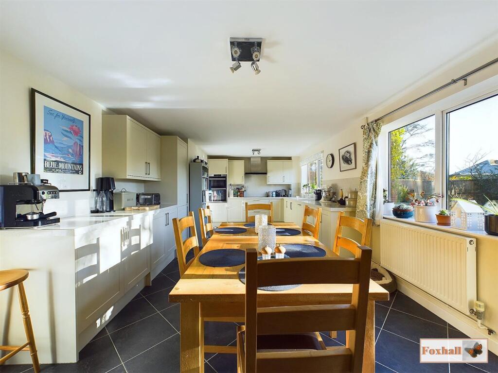 Kitchen / Breakfast Room