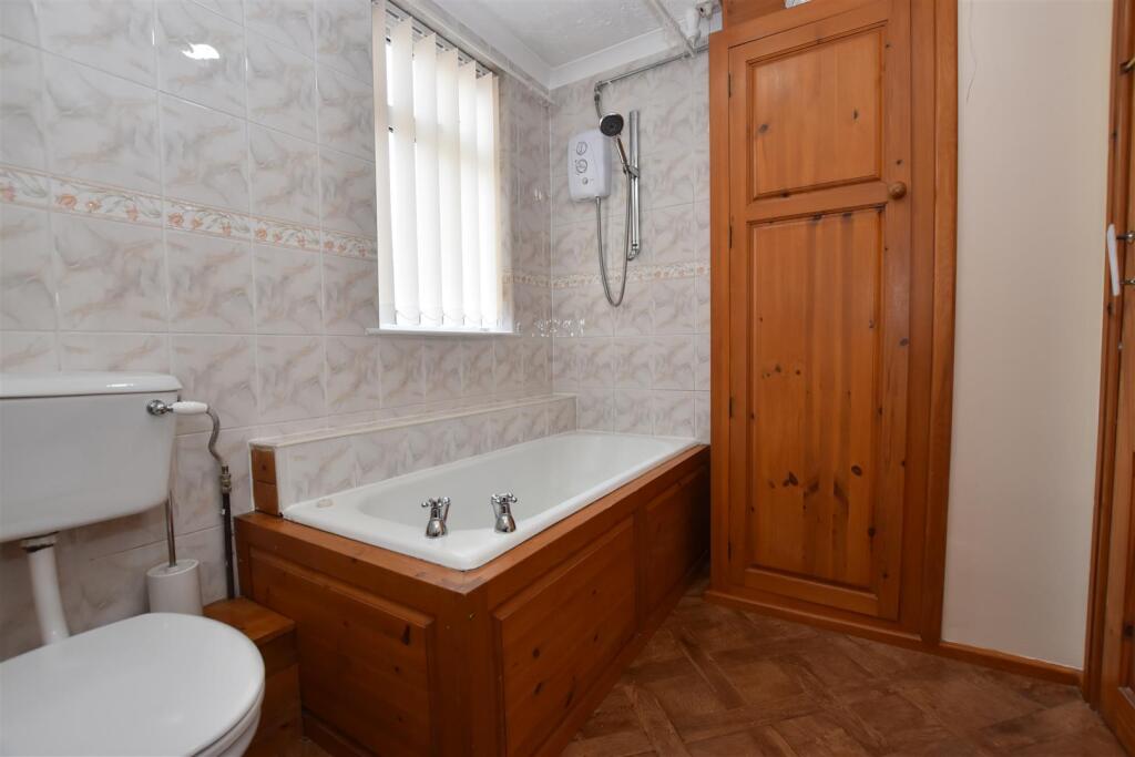 Bathroom - additional image.JPG