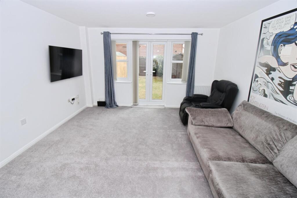 Lounge/Dining Room